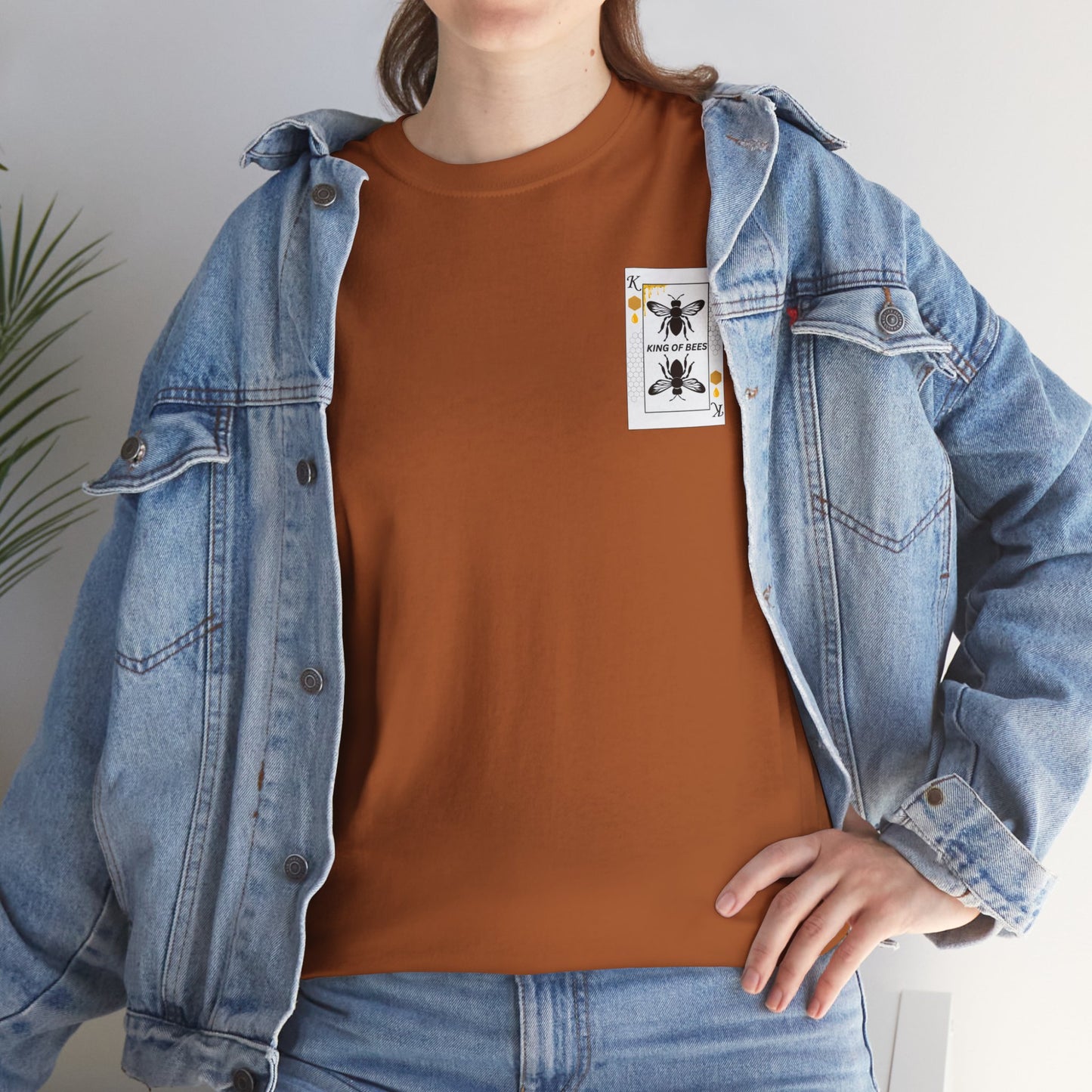 Camiseta con el logotipo del rey de las abejas