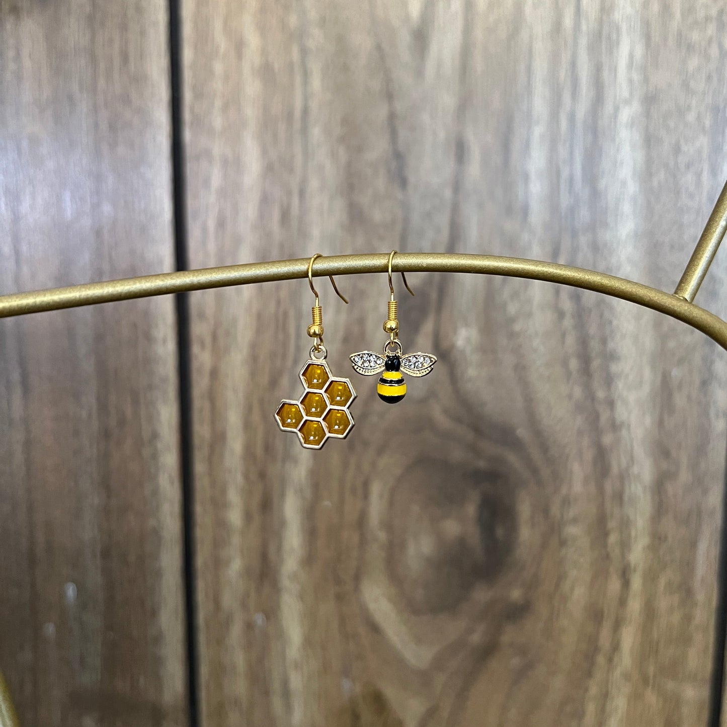 Pendientes con forma de abeja y panal