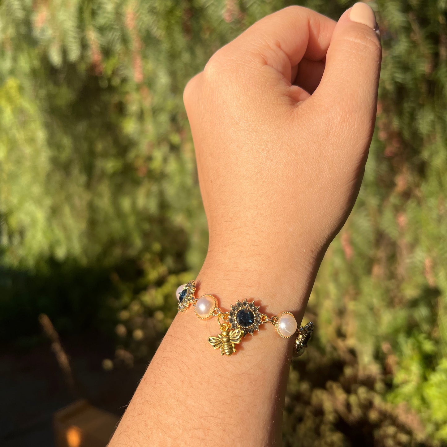 Pulsera con decoración de perlas