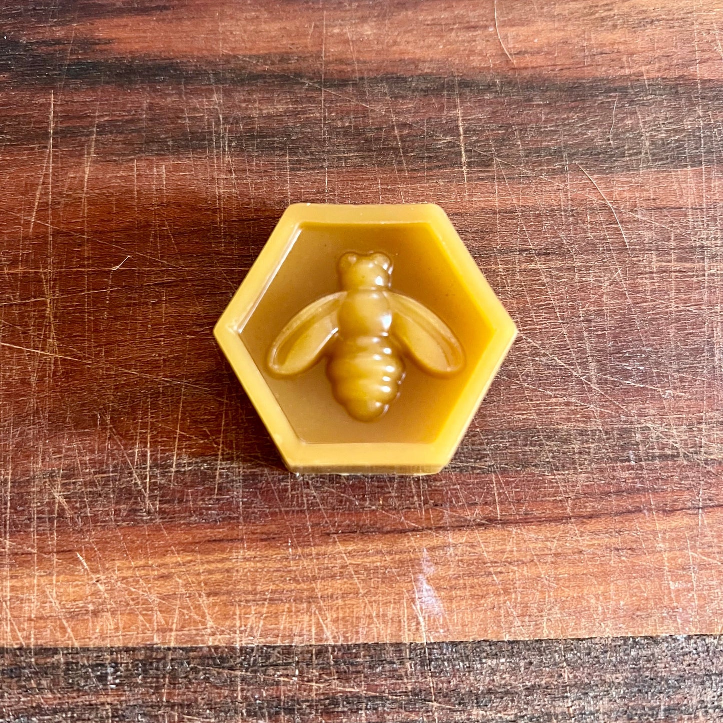 Cera de abejas derretida en forma de hexágonos, 4 piezas