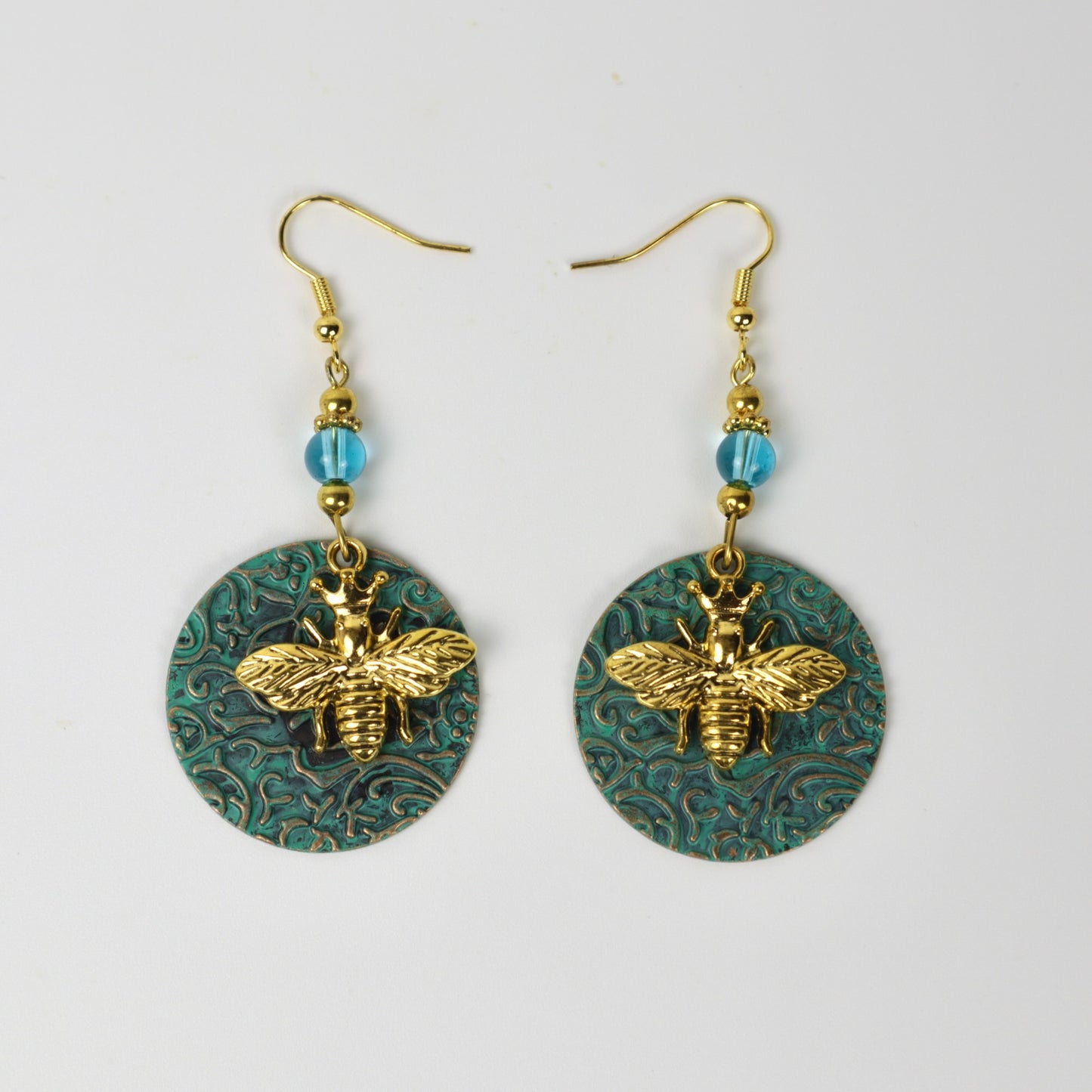 Pendientes de abeja tallada vintage