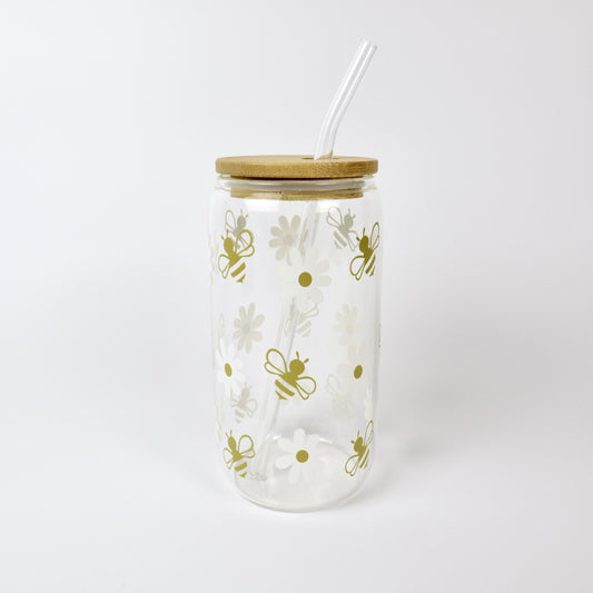 Vaso de cristal con pajita de cristal y diseño de margaritas y abejas