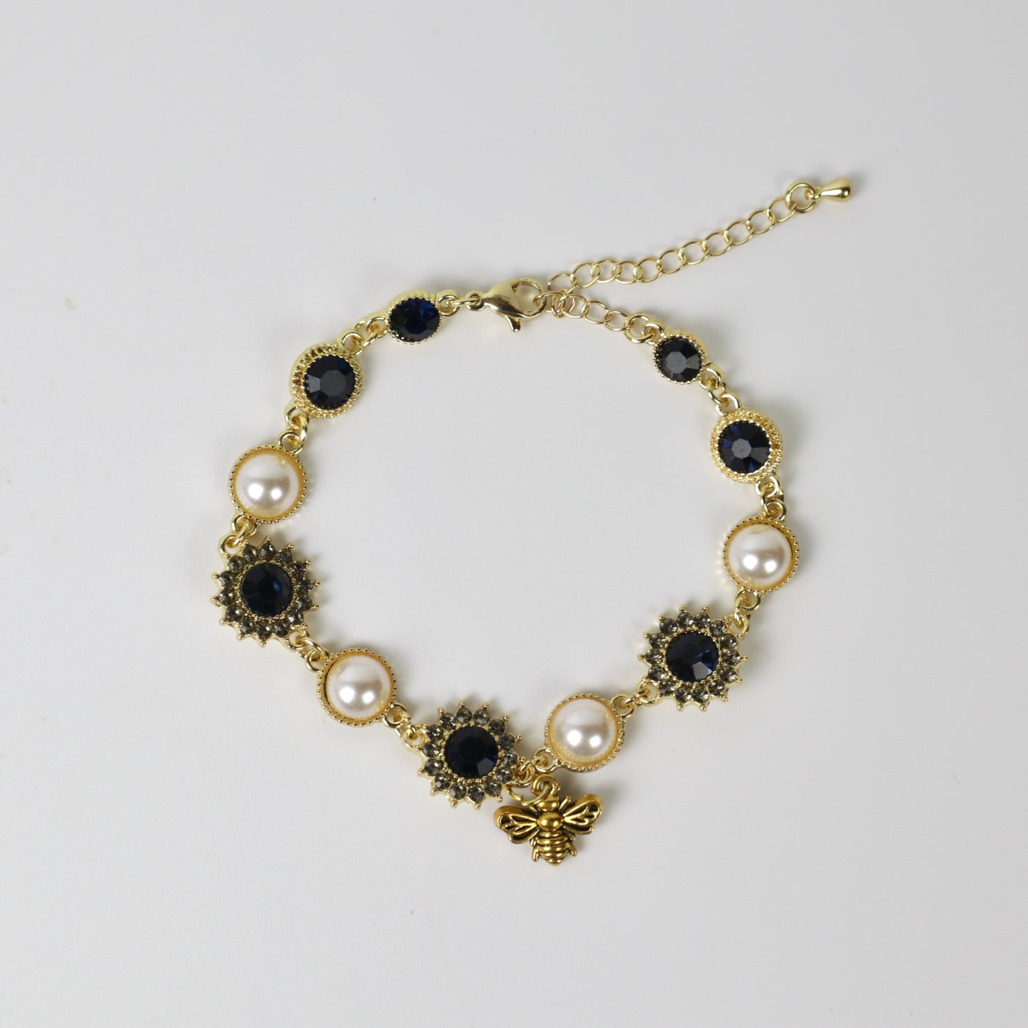 Pulsera con decoración de perlas
