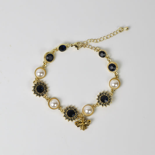 Pulsera con decoración de perlas